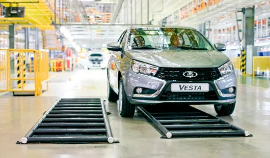 Владимир Путин протестирует ижевскую Lada Vesta