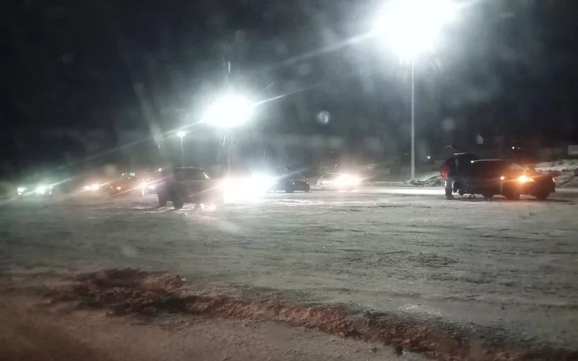 Автомобилисты массово пробивают колеса на въезде в Ижевск