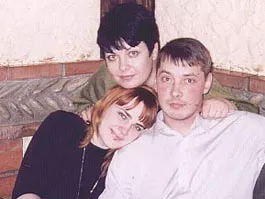 Я (слева внизу), Рома и одна из московских приятельниц, которая приютила нас, когда мы оказались без денег и жилья (фото из личного архива)
