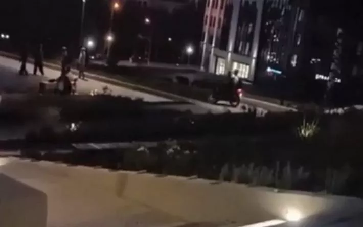 Видеофакт: мотоцикл заметили на эспланаде в Ижевске