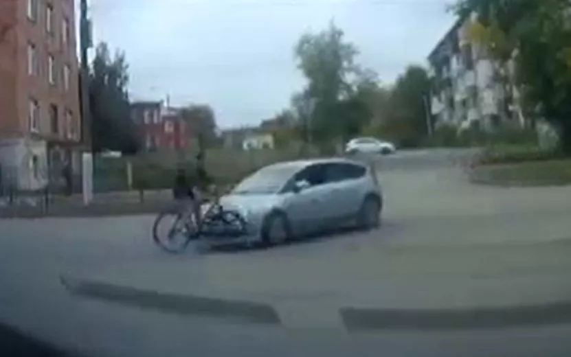В Ижевске сотрудники Росгвардии задержали пьяного водителя, скрывшегося с места ДТП. Видео: из социальных сетей, предоставлено пресс-службой Росгвардии по Удмуртии