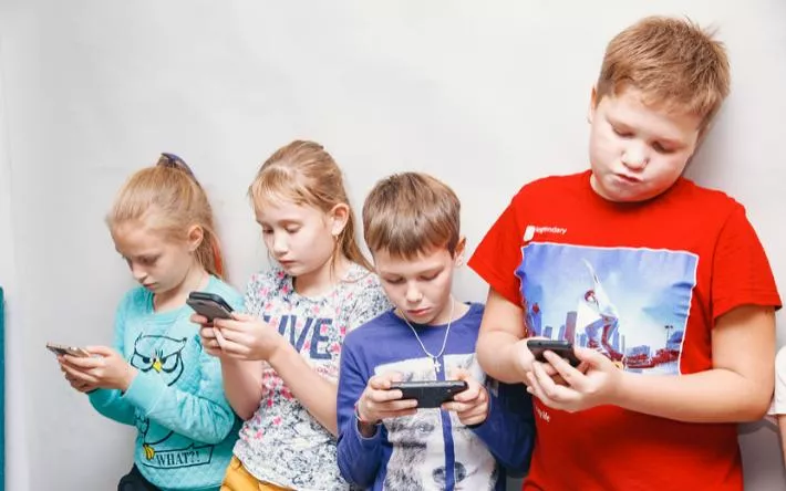 Использование смартфонов запретили в школах России