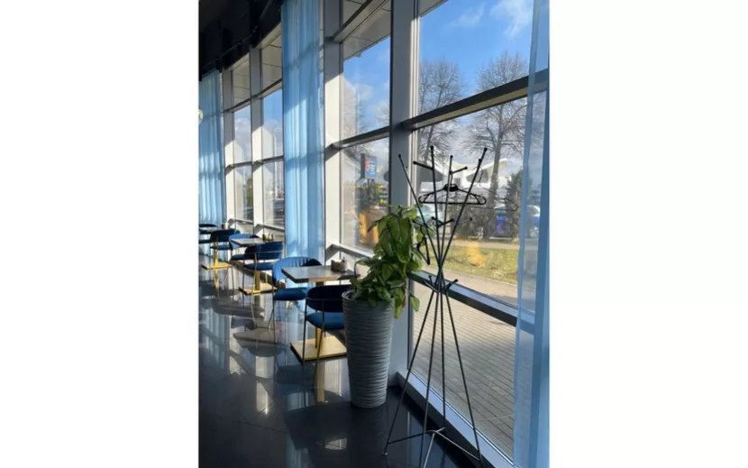 А в кафе уютно и чисто