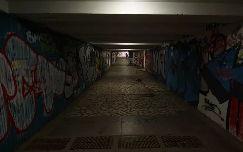 Внутри мрачно и темно