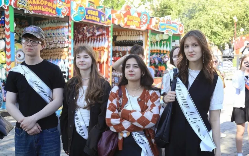 «Последний звонок» отметили в Ижевске. Фото: пресс-служба администрации Ижевска