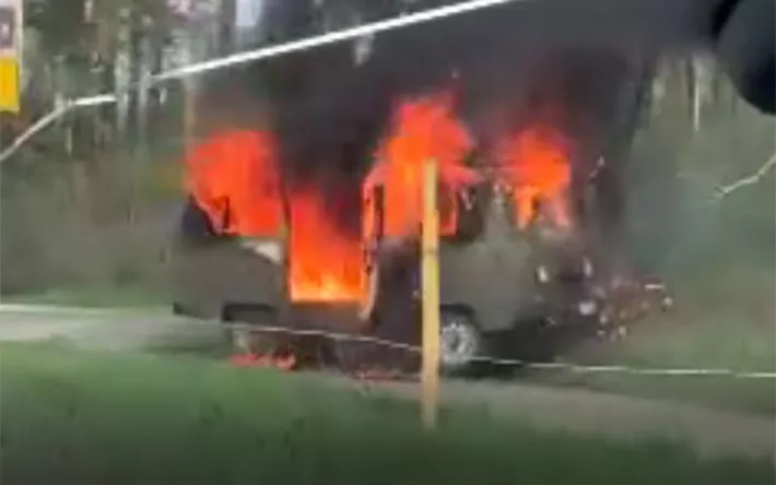 Автомобиль «УАЗ» сгорел на улице Орджоникидзе в Удмуртии