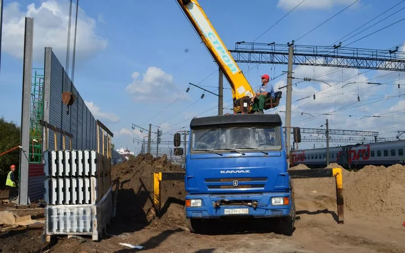 700-метровую шумозащитную стену начали строить на ул. Дружбы в Ижевске