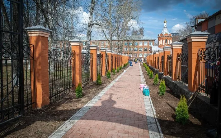 Аллею посадили в память о жертвах нападения на школу № 88 в Ижевске
