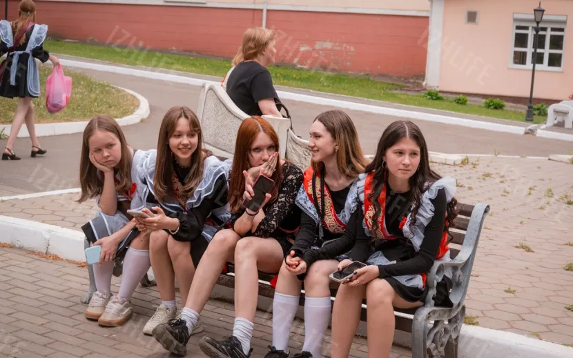Выпускники школ Ижевска отметили «Последний звонок». Фото: Алексей Филинов