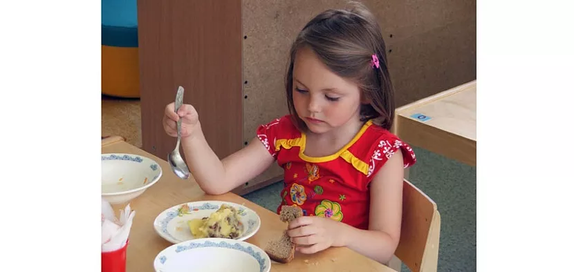 Здоровье с доктором Комаровским: Ребенок плохо ест? Оставьте его в покое!