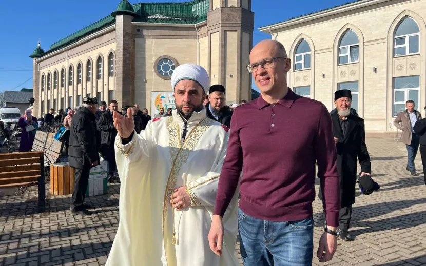 Встреча с муфтием Удмуртии Фаизом Мухамедшиным на празднике Ураза-байрам