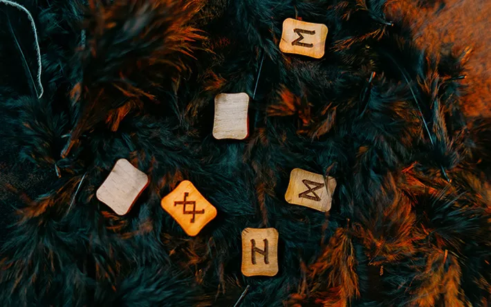 Гадание на рунах онлайн – что предсказывают древние знаки на неделю с 19 по 25 июня