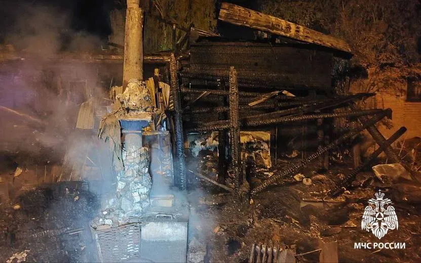 Частное хозяйство в Воткинске полностью сгорело из-за пожара в бане