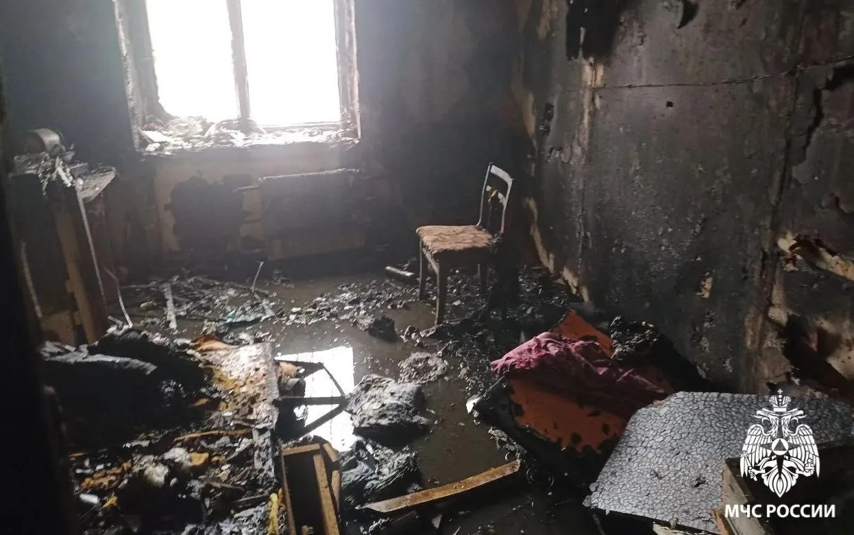 Инвалида и его сожительницу спасли из горящего общежития в Удмуртии