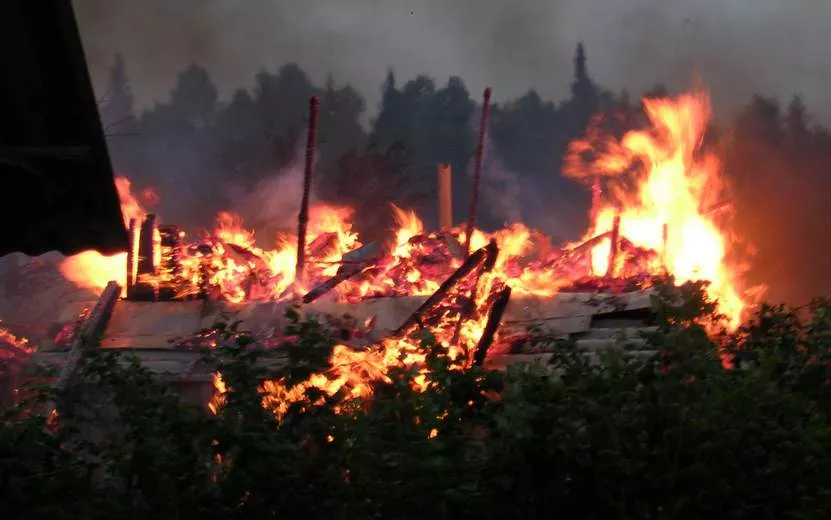 Два дома сгорели на одном садовом массиве под Ижевском