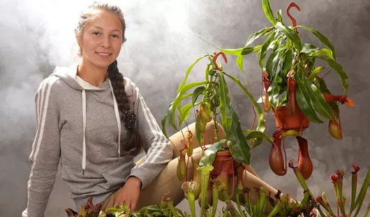 Своим хищным питомцам Ирина не боится положить палец «в рот»