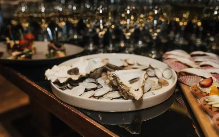 Летние кафе Ижевска: 7 открытых веранд, где можно вкусно поесть и приятно отдохнуть 