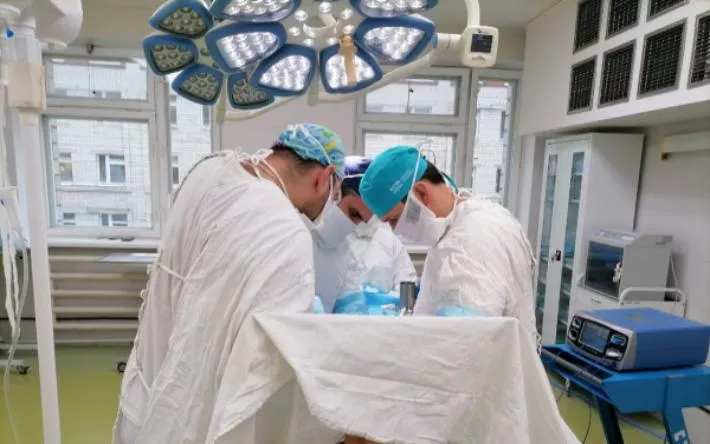 Ижевские хирурги удалили 30-сантиметровую опухоль у пациента