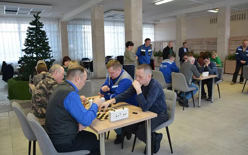 Лучших игроков в шашки определили на «Ижстали»
