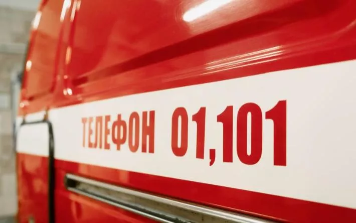 В Удмуртии произошел пожар на территории двух частных хозяйств