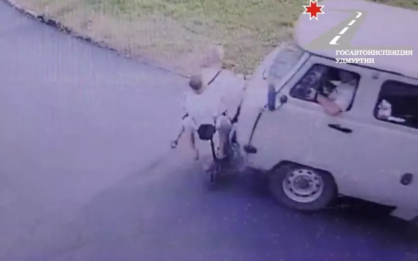 Водитель УАЗа сбил двух детей на электросамокате в Удмуртии
