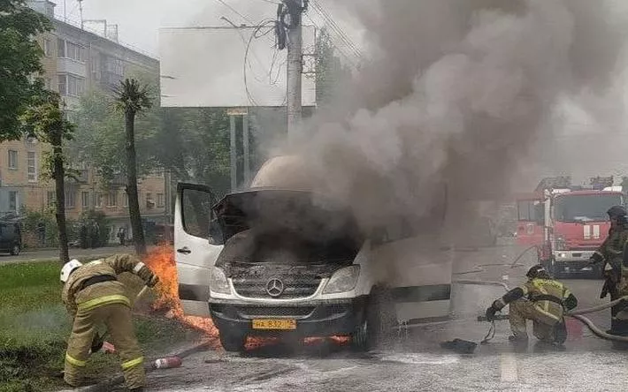 20 человек эвакуировалось из загоревшегося в Ижевске автобуса