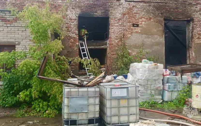 Три человека пострадали при пожаре на производстве мастики в Удмуртии