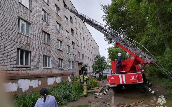 8 человек спасли из горящей пятиэтажки в Удмуртии