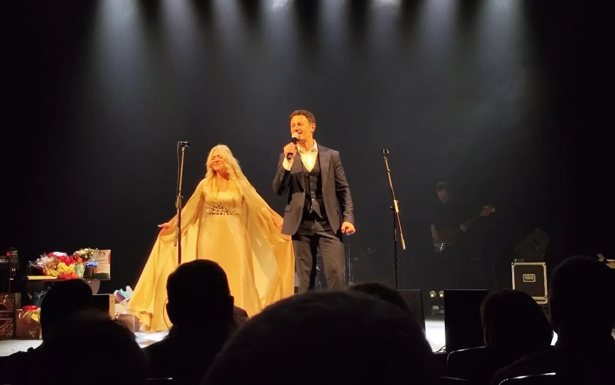 Тепло, музыка и живое слово: как прошел концерт Антона и Виктории Макарских в Ижевске