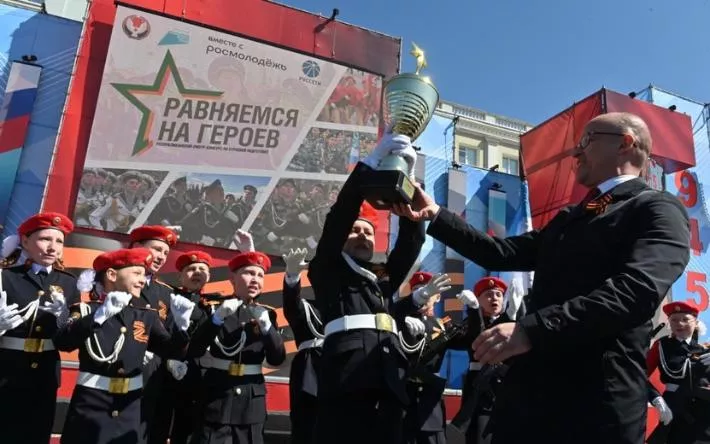 Глава Удмуртии 9 мая наградил победителей смотра-конкурса «Равняемся на Героев»