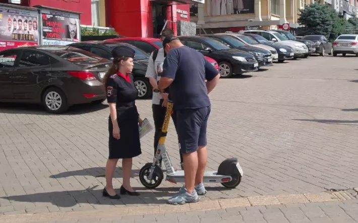 Как выглядят лихие самокатчики Ижевска и как их можно наказать