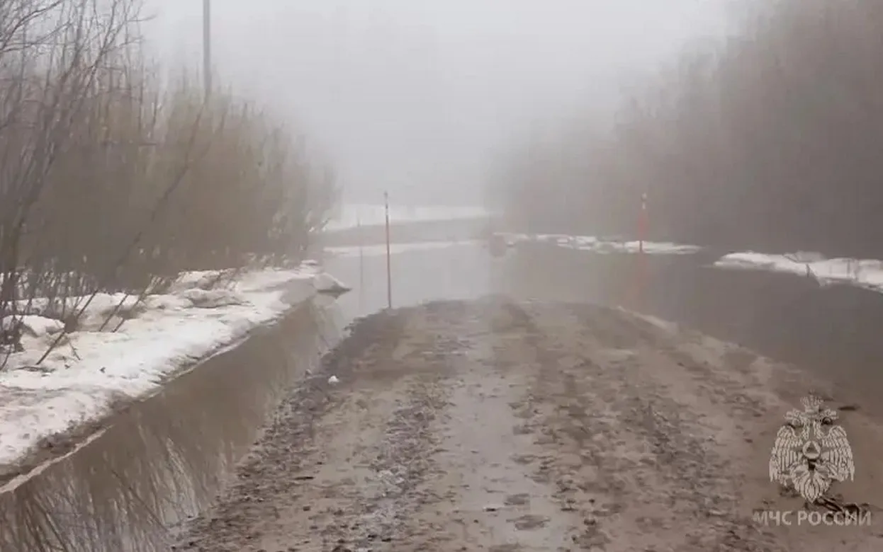 Подтопленную дорогу закрыли для транспорта в Удмуртии