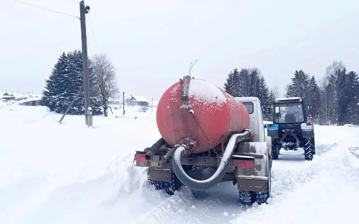 Буксируемая ассенизаторская машина сбила женщину-пешехода в Удмуртии