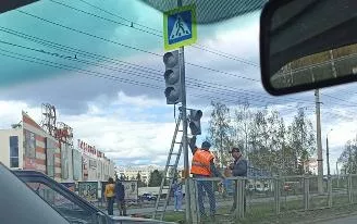 Светофор установили у торгового центра на ул. Автозаводской в Ижевске