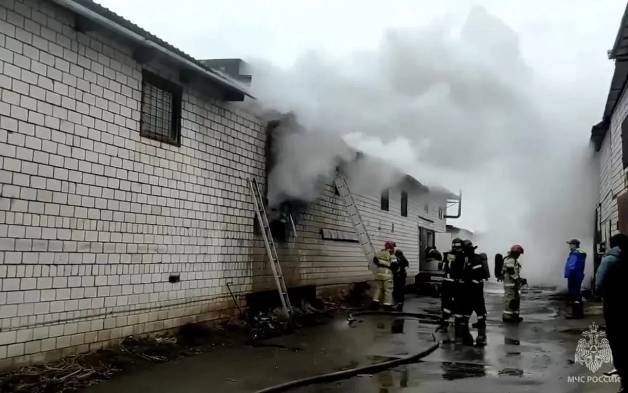 33-летняя женщина погибла при пожаре в гараже в Ижевске