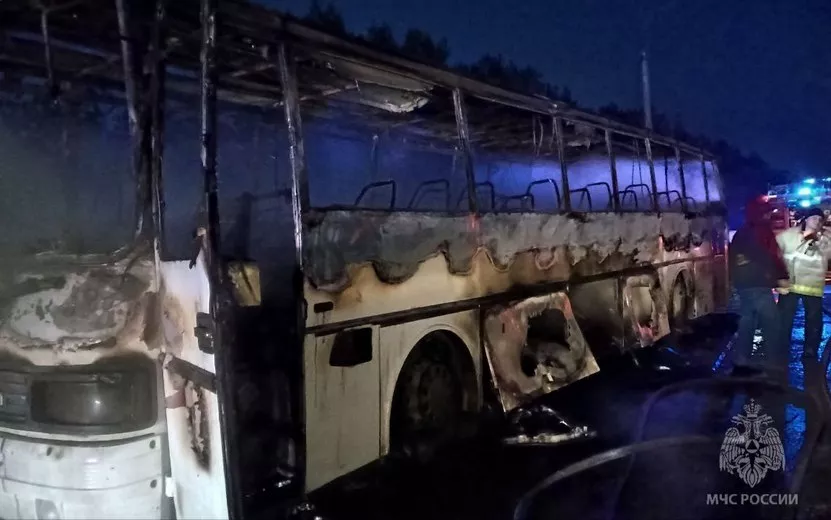 Пассажирский автобус сгорел под Ижевском
