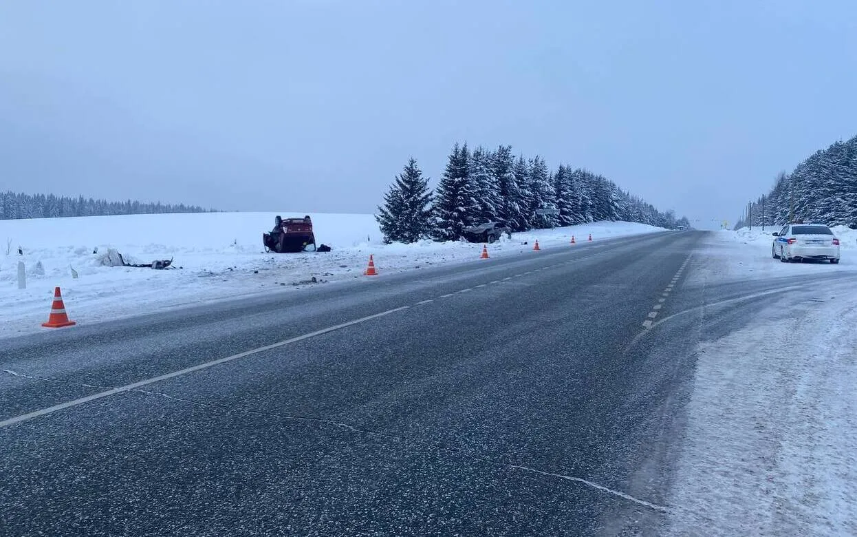 44-летний водитель попал в больницу после ДТП с двумя легковушками в Дебесском районе