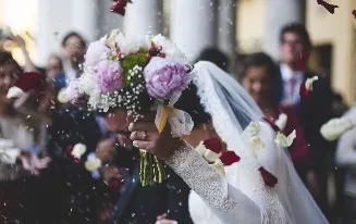 «Жениться в мае – всю жизнь маяться»: разбираемся на примере молодоженов из Ижевска, правдива ли народная примета 