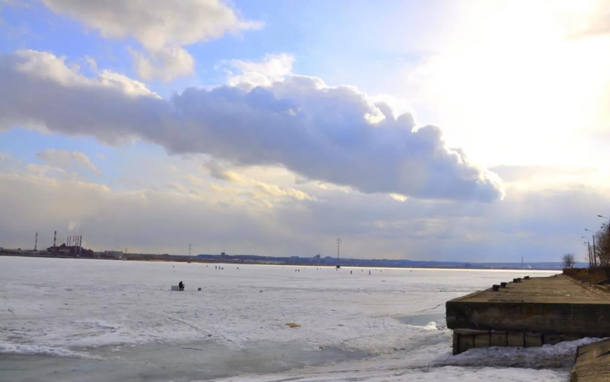 Уровень воды начали понижать на пруду в Ижевске