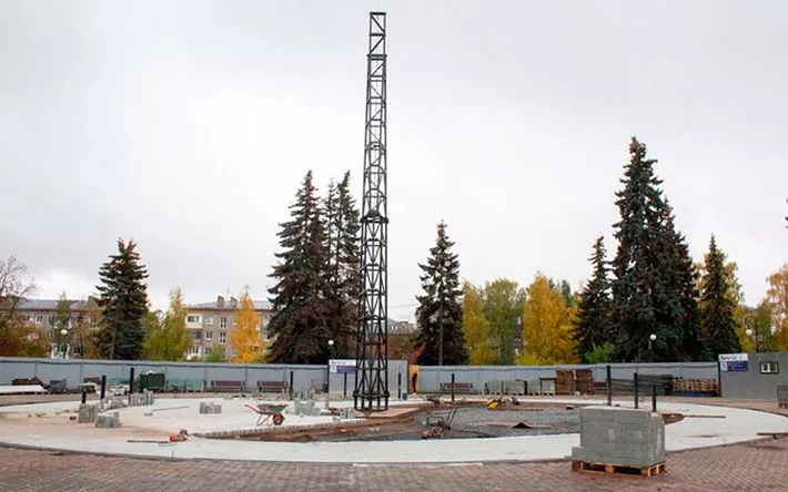 До конца октября в Ижевске завершат строительство стелы «Город трудовой доблести»