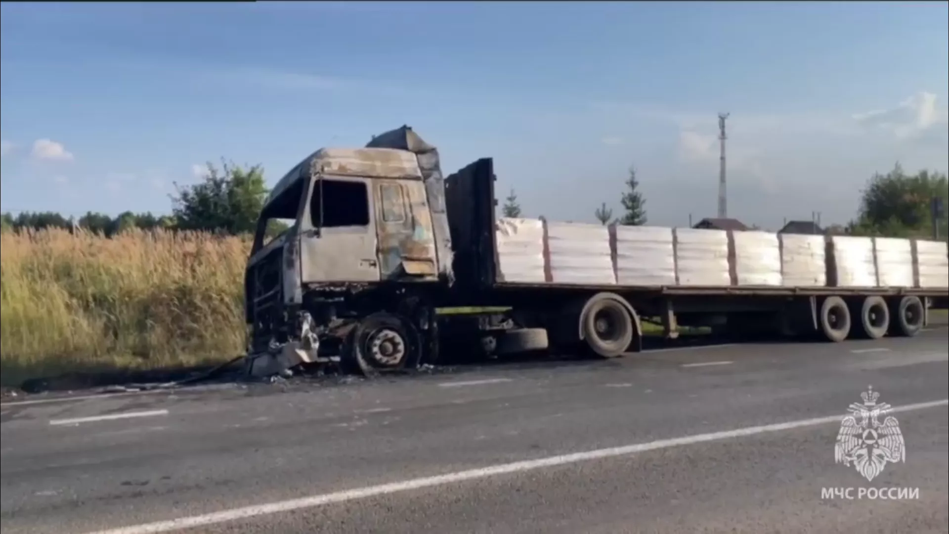 Фура загорелась на дороге под Ижевском