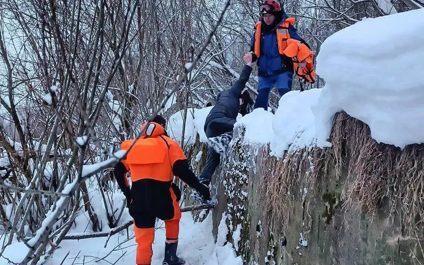 Спасатели предотвратили возможную трагедию с детьми на льду реки Чепцы в Глазове