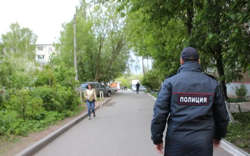 Жительницу Воткинска осудили за нападение на полицейского