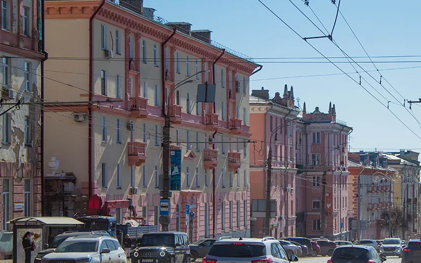 «Лютый свинарник» в «Ростиксе», ремонт велодрома, грязь на улицах и субботники: что обсуждают ижевчане в соцсетях 7 апреля