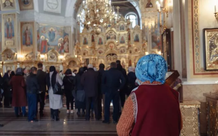 «Располагала материнской заботой»: с погибшим учителем ИЗО школы № 88 простились в Ижевске