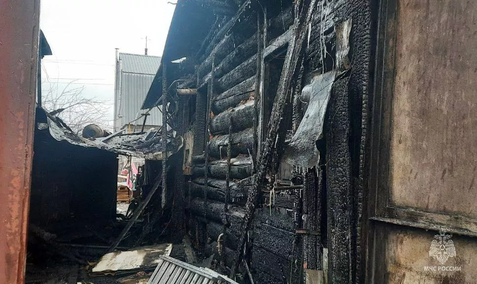 Жилой дом сгорел в Ижевске из-за замыкания электропроводки