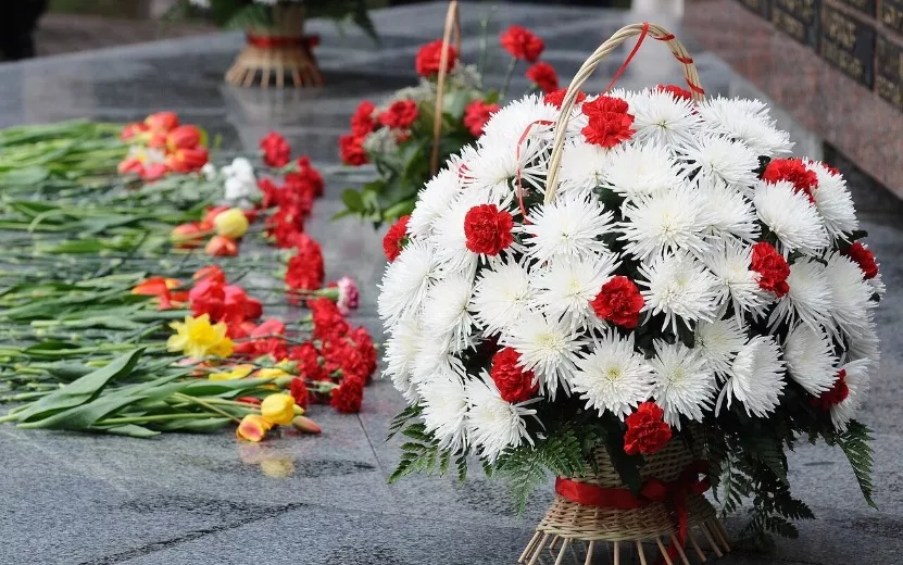 «Истории нашей Победы»: раненый на поле боя солдат и 20-летняя девушка, работавшая на заводе