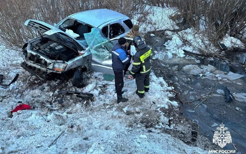 Водитель Kia вылетел с дороги в кювет под Ижевском