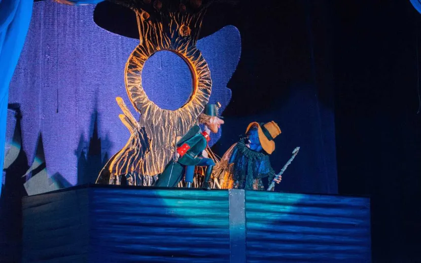 Сцена из кукольной постановки «Огниво». Фото: дирекция фестиваля «Снежность»