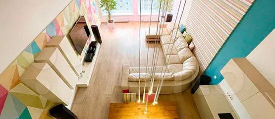 Лестница с вензелями и хрустальная люстра на террасе: 7 дорогих квартир Ижевска на продажу с реальными фото